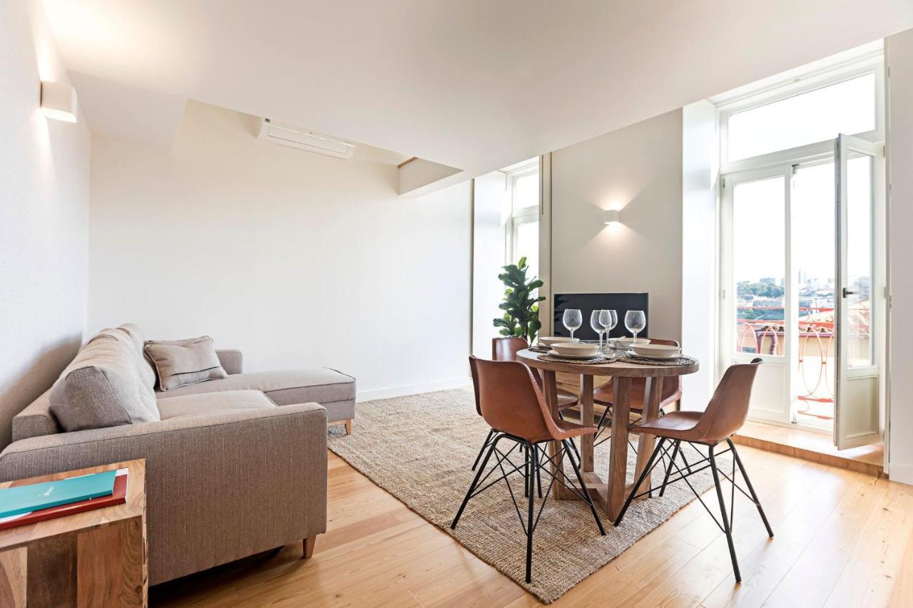 Stunning Duplex Near River By Lovelystay ポルト エクステリア 写真
