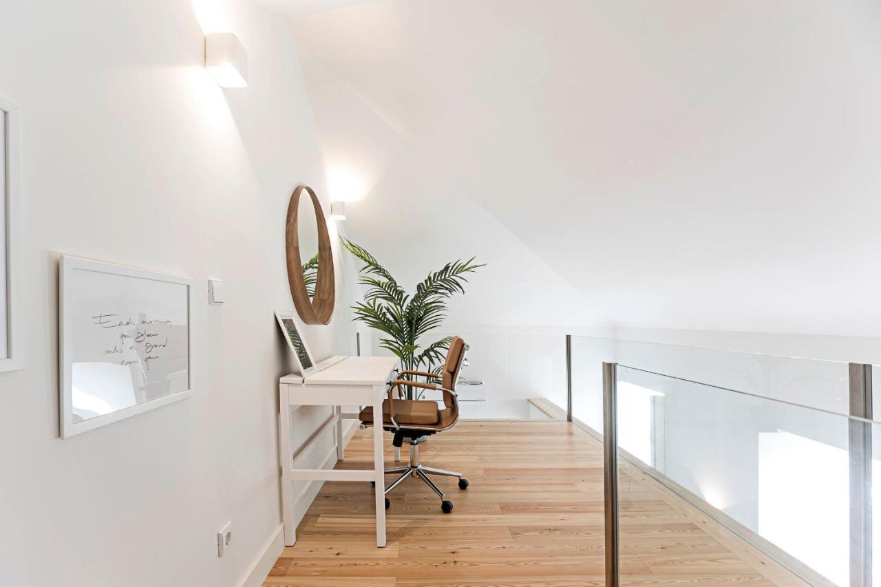 Stunning Duplex Near River By Lovelystay ポルト エクステリア 写真