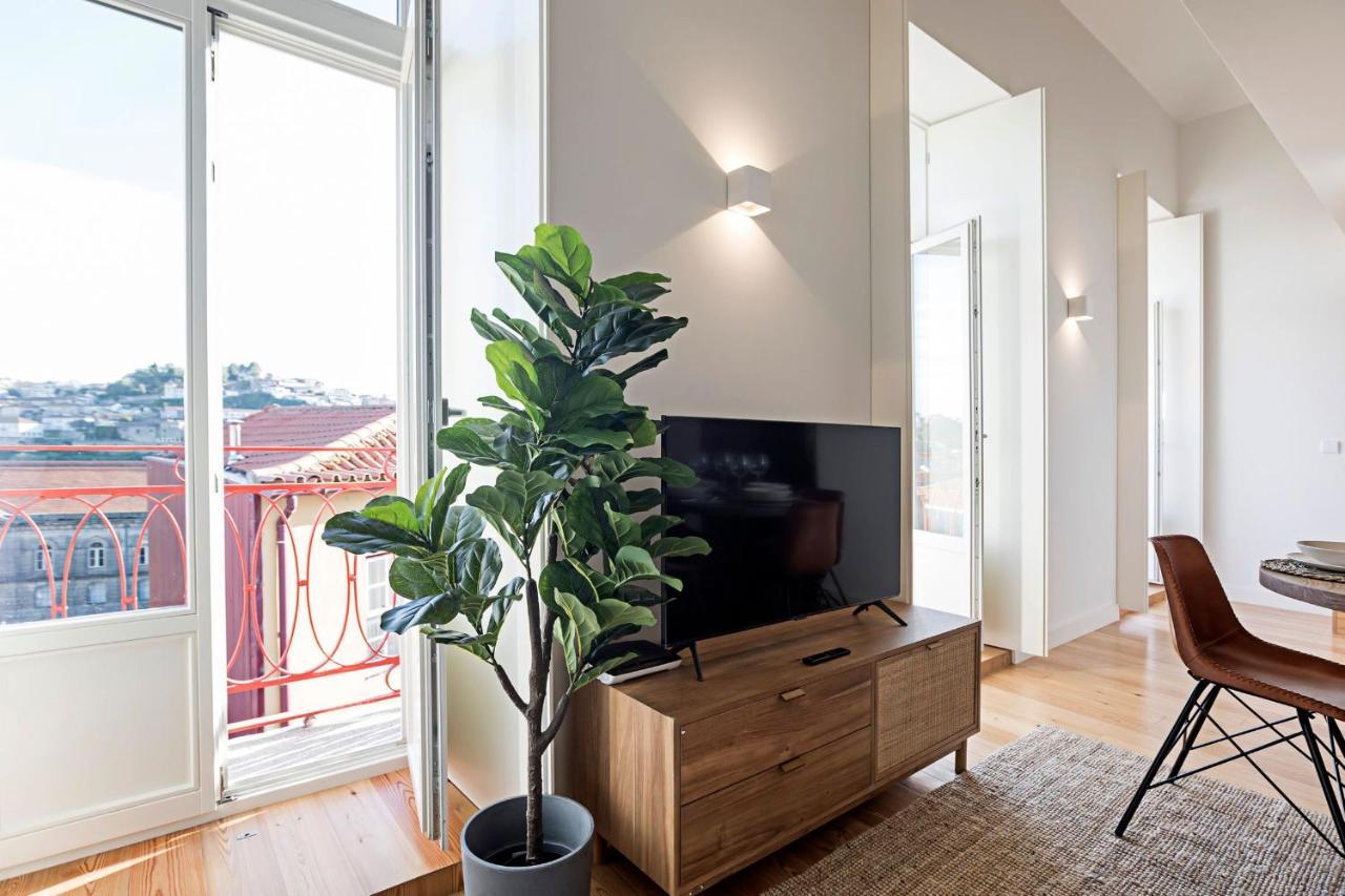 Stunning Duplex Near River By Lovelystay ポルト エクステリア 写真