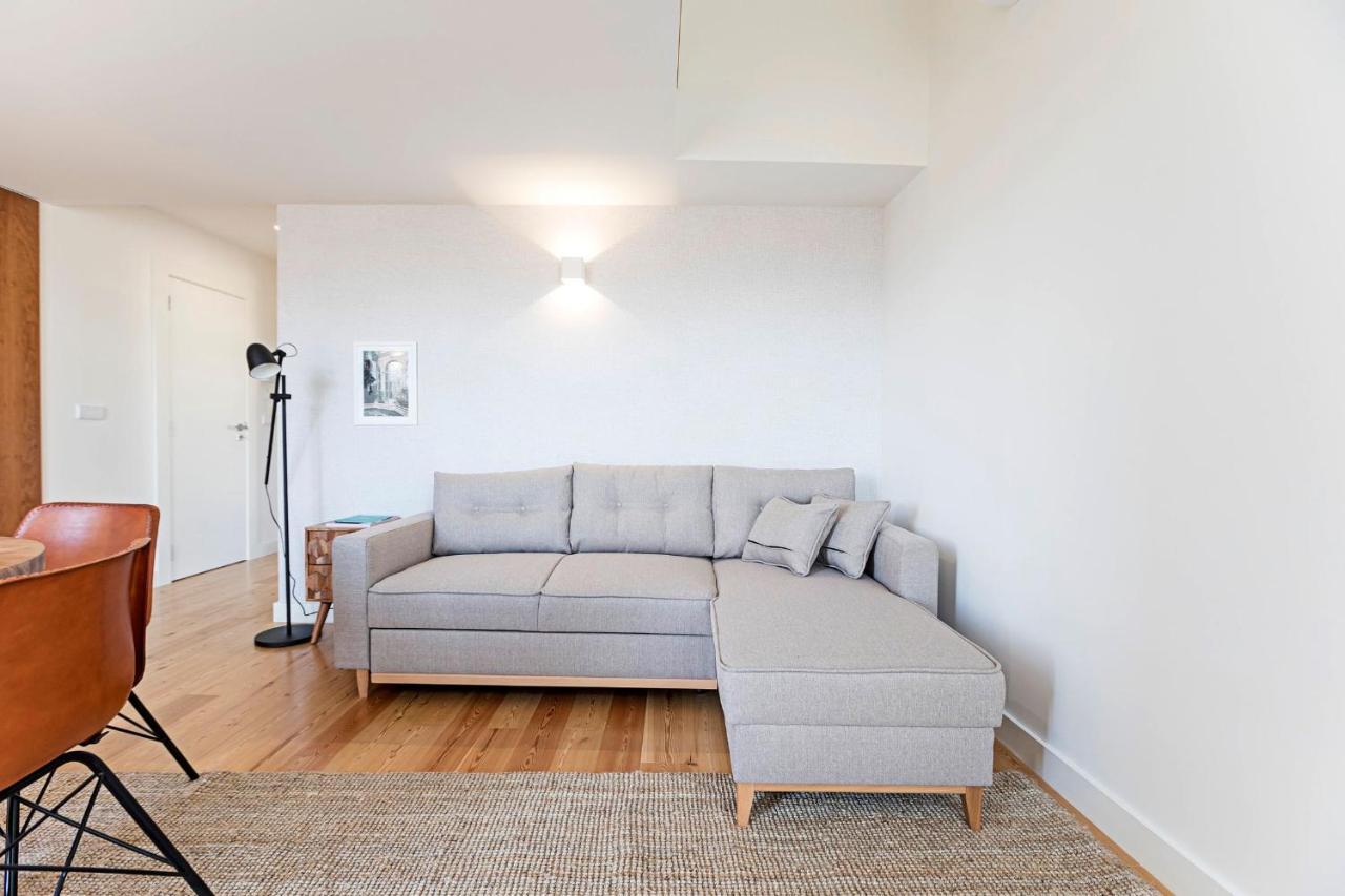 Stunning Duplex Near River By Lovelystay ポルト エクステリア 写真