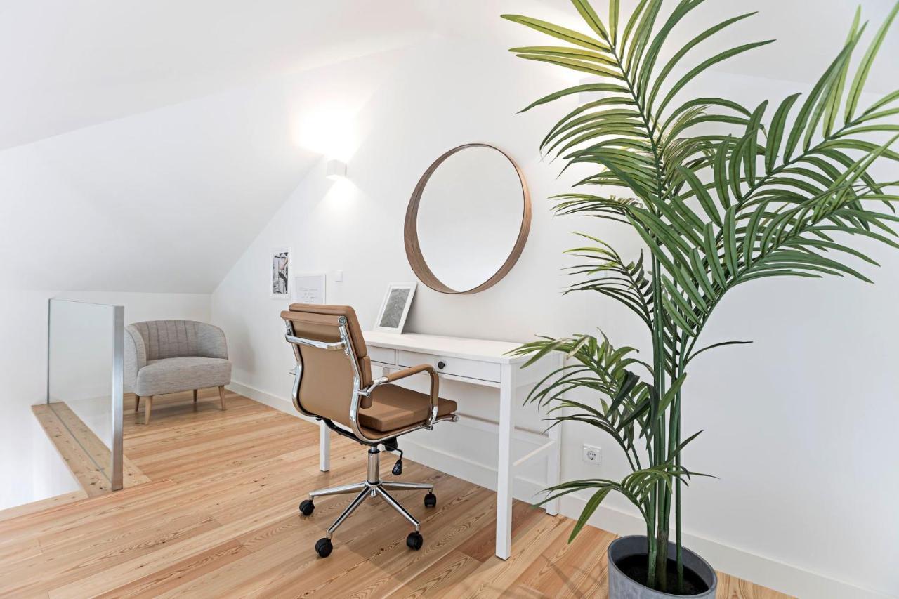 Stunning Duplex Near River By Lovelystay ポルト エクステリア 写真