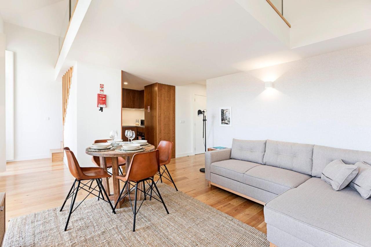 Stunning Duplex Near River By Lovelystay ポルト エクステリア 写真