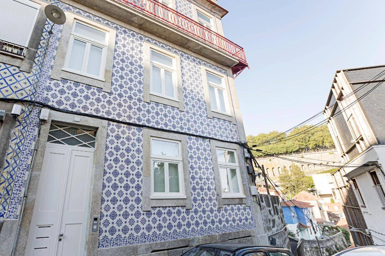 Stunning Duplex Near River By Lovelystay ポルト エクステリア 写真
